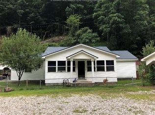 1054 Cherokee Rd, Eskdale, WV 25075