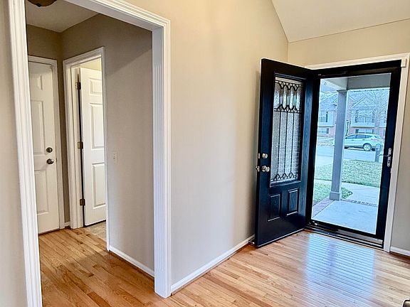 3rd image of 704 Eureka Dr