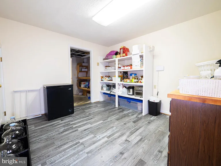 513 Jefferson St — Photo 31
