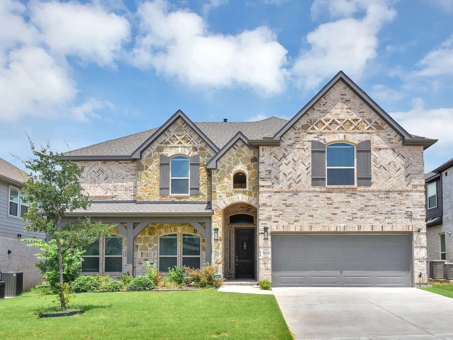 5 bed, 4200 sqft, $4,000 — Photo 2