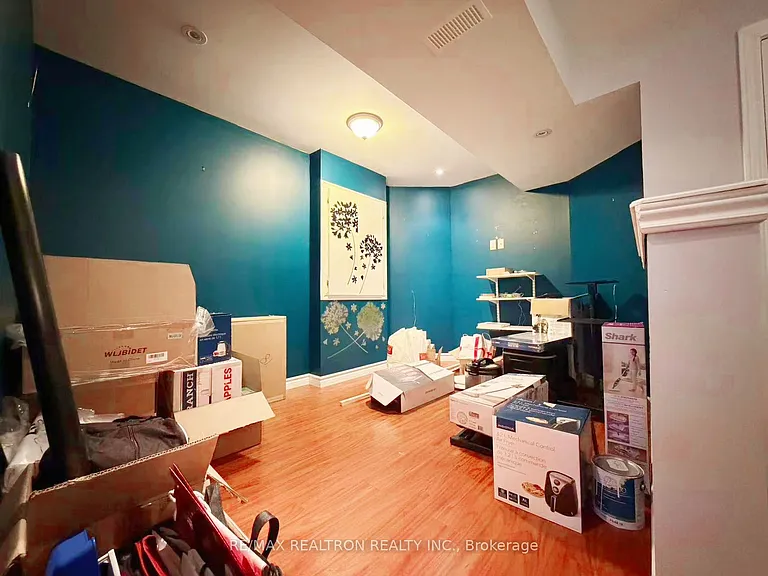 210 Old Colony Rd — Photo 27