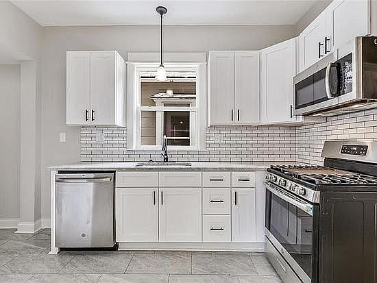 3rd image of 208 N Jackson Ave