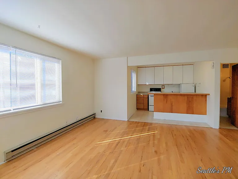 6537 Oswego PL NE — Photo 3
