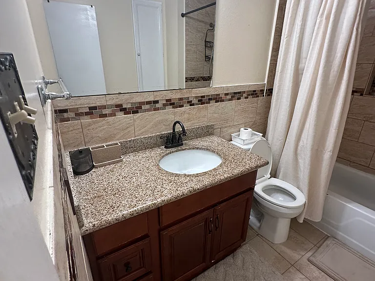 412 Glenmeade Ct — Photo 10