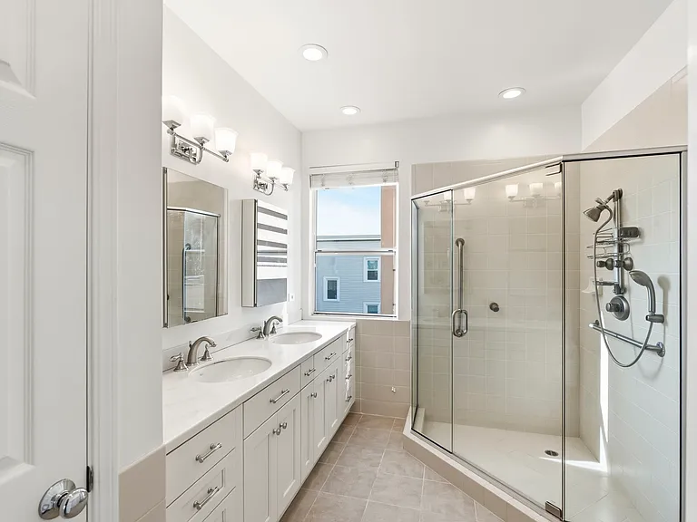 1924 Filbert St #2 — Photo 22