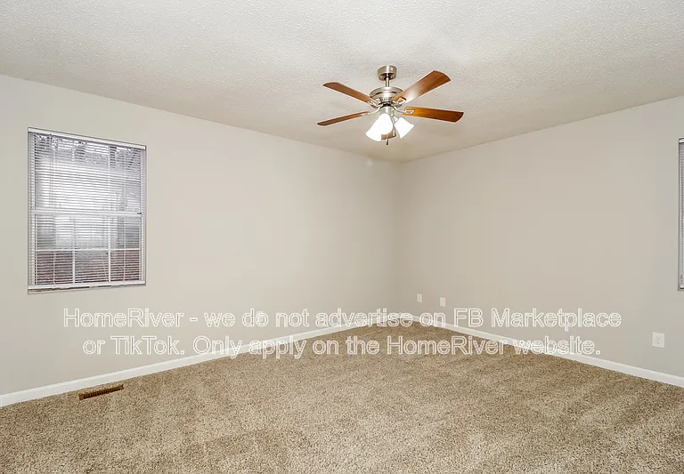 555 Browning Cir — Photo 8