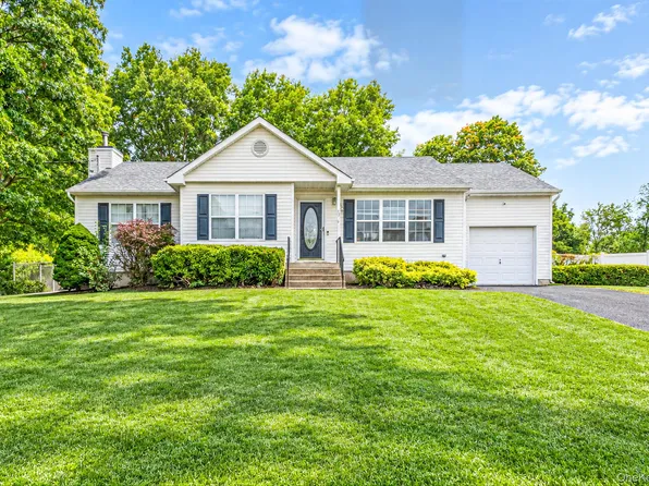 23 School Street, Lake Ronkonkoma, NY 11779