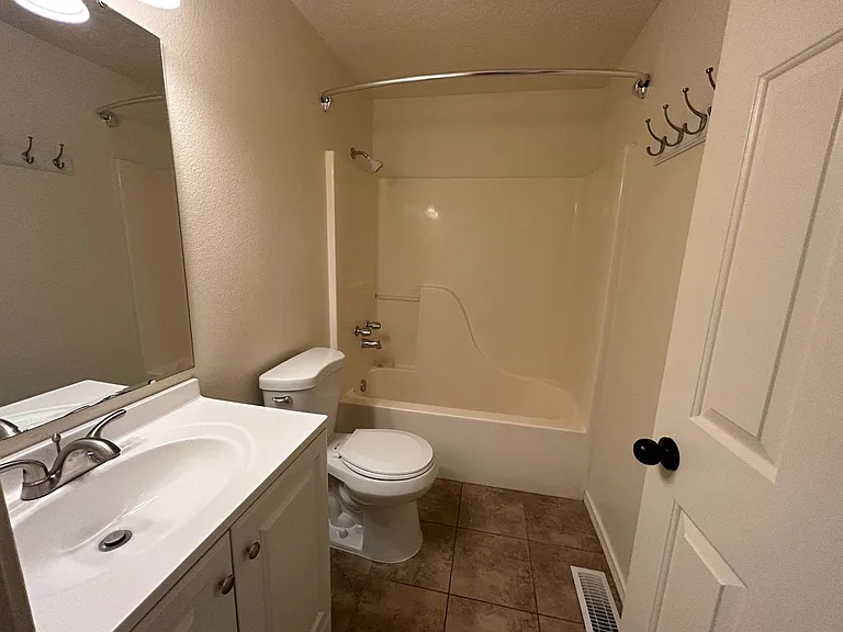 721 E Hawk St — Photo 23