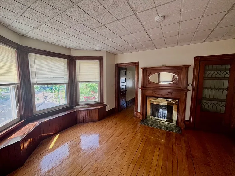 909 State St — Photo 2