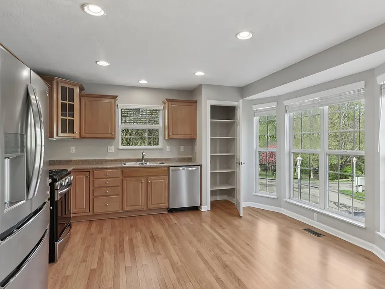103 Lakeview Ct — Photo 7