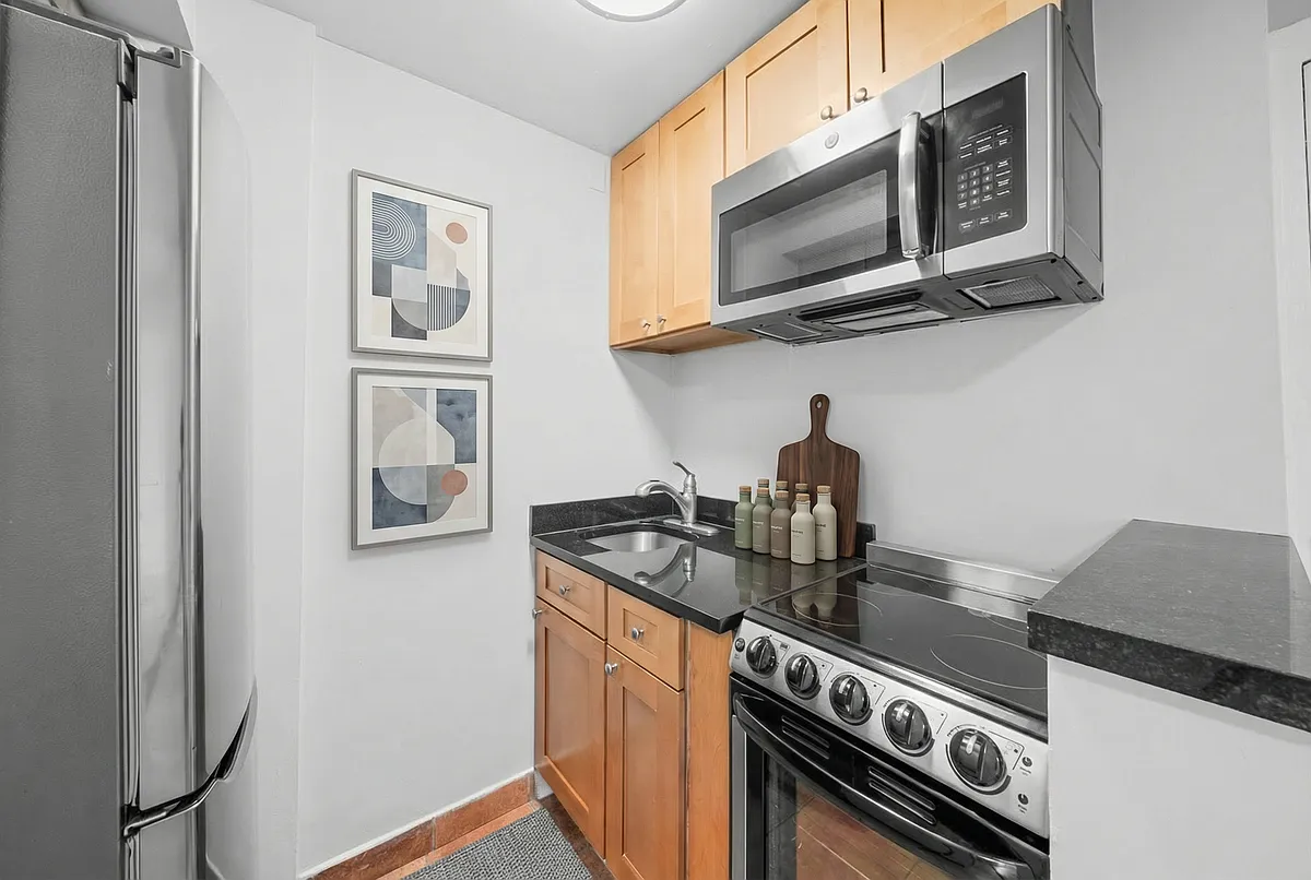 Building Photo - 240 W 73rd St #720