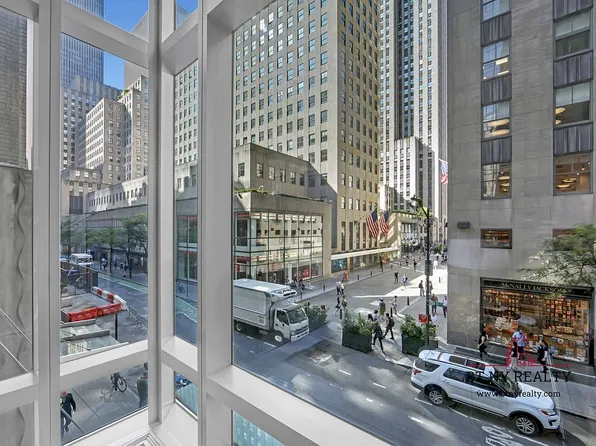 18 W 48th St APT 23D, New York, NY 10036