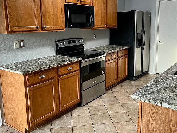 4th image of 2525 Barksdale Dr