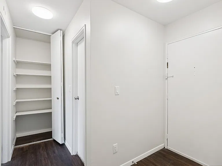 Maple Court Apartments — Photo 6