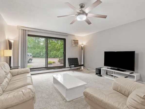 2009 E 122nd St APT C8, Burnsville, MN 55337