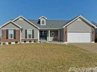 353 Highgrove Place Dr, O'Fallon, MO 63366
