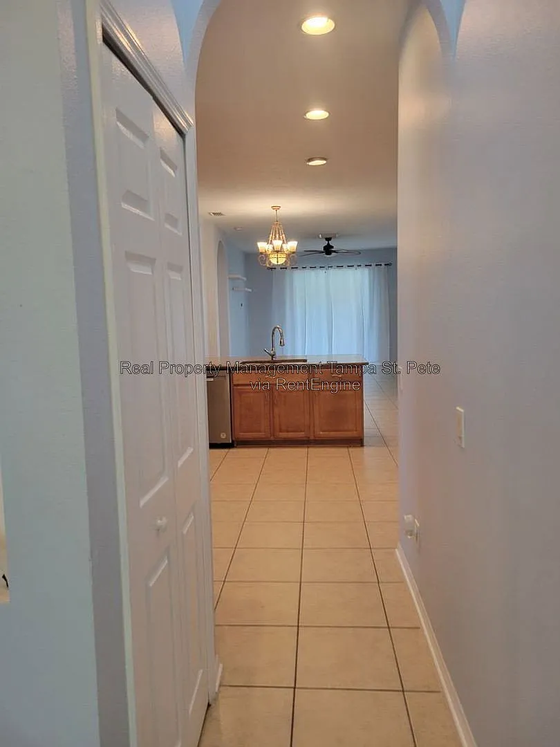 4 bed, 2.0 bath, 1805 sqft, $2,295 — Photo 2