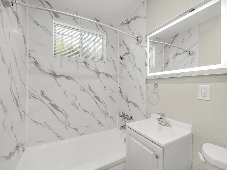 4500 N Lakewood Blvd — Photo 13