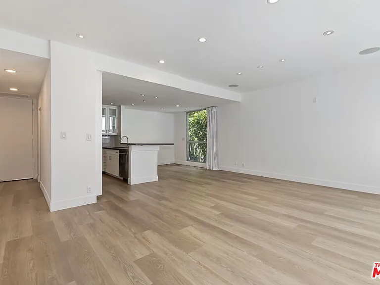 1100 Alta Loma Rd — Photo 13