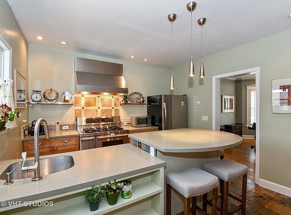 4th image of 566 Onwentsia Ave
