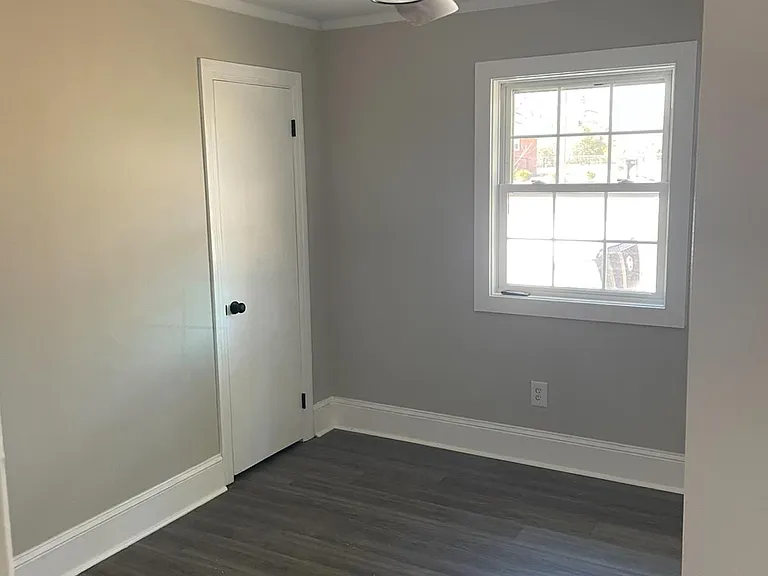 1200 E Holly St — Photo 5
