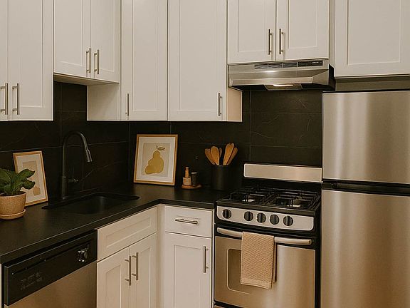 2nd image of 11 Maiden Ln APT 7B