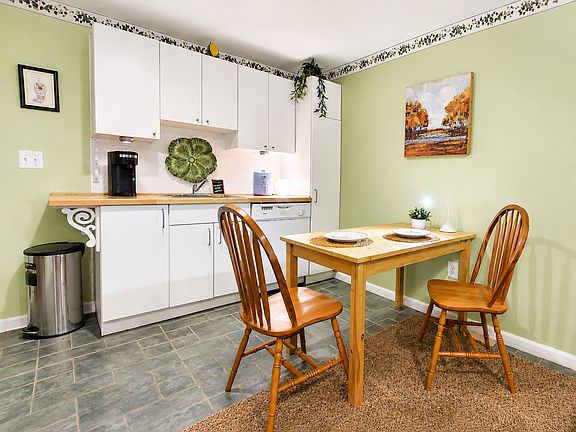 3rd image of 647 Lucky Leaf Cir #B