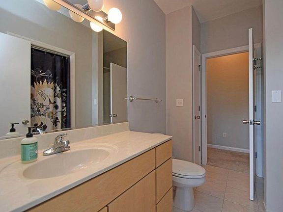 5th image of 2700 Ashland Ave Unit 26