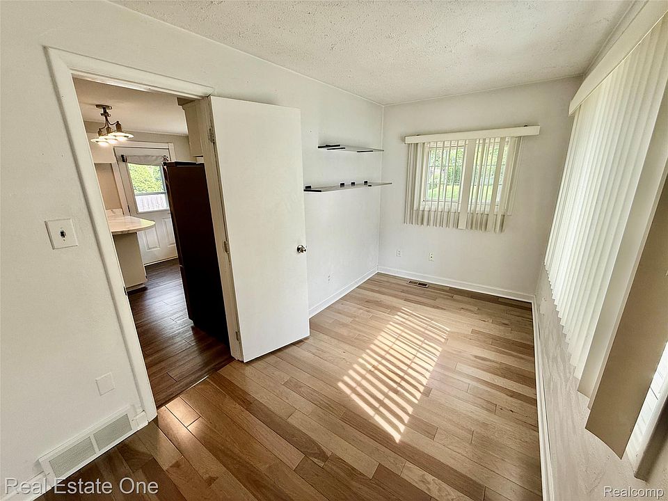 865 Grant Ave, photo 25