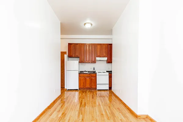 Rented by Bond New York | media 30