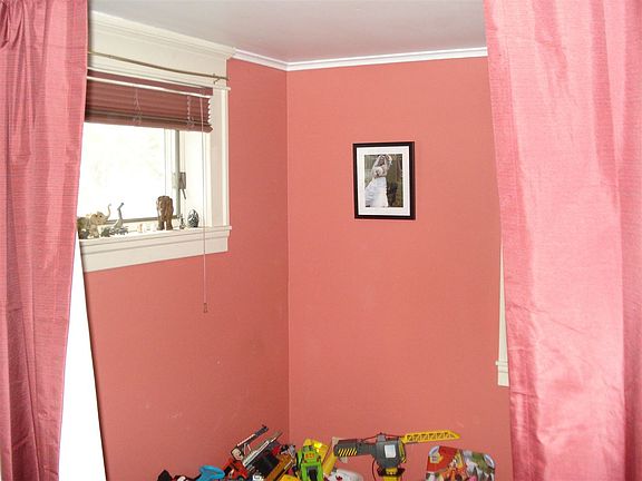 5th image of 49 Burgoyne Ave
