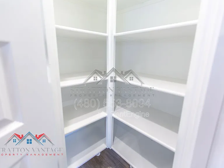 2304 E Kelly Dr — Photo 15