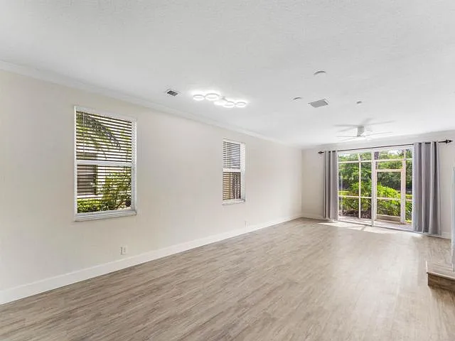 2482 Cordoba Bnd — Photo 2