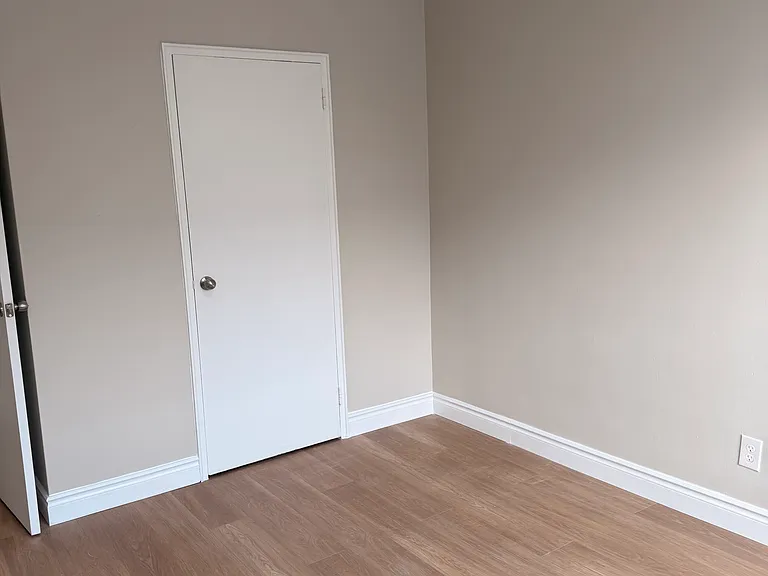 1817 Victoria Park Ave — Photo 10