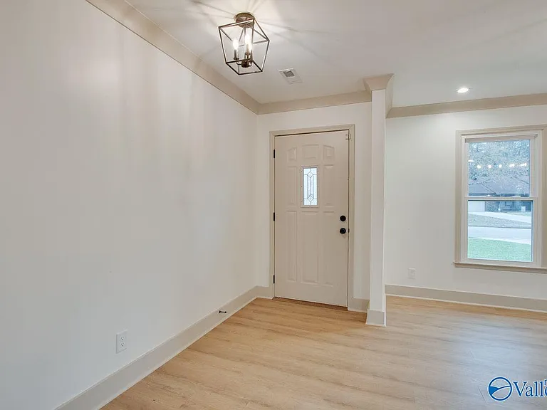 2042 Rosebury Ln SW — Photo 4