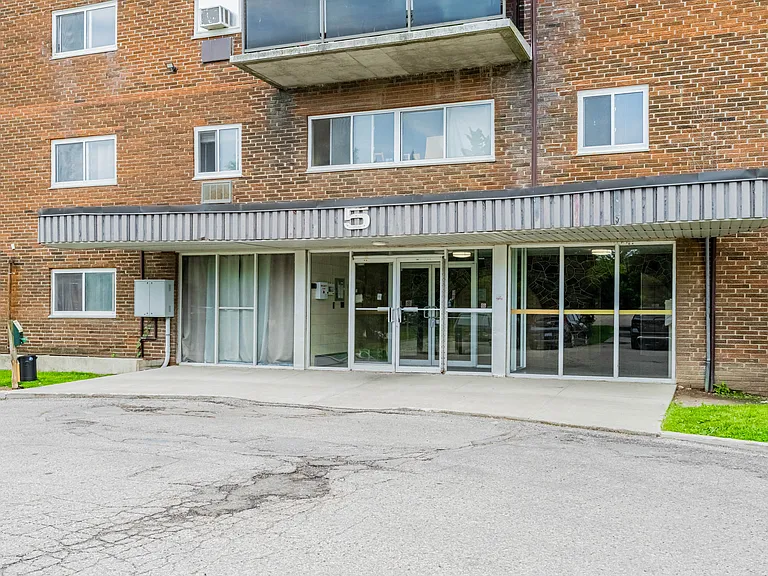 5 Frontenac Rd — Photo 12