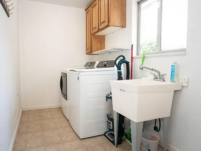 2032 Shamrock Dr — Photo 31