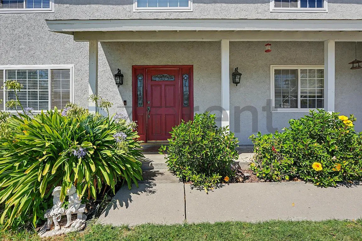 4 bed, 1638 sqft, $4,300 — Photo 2