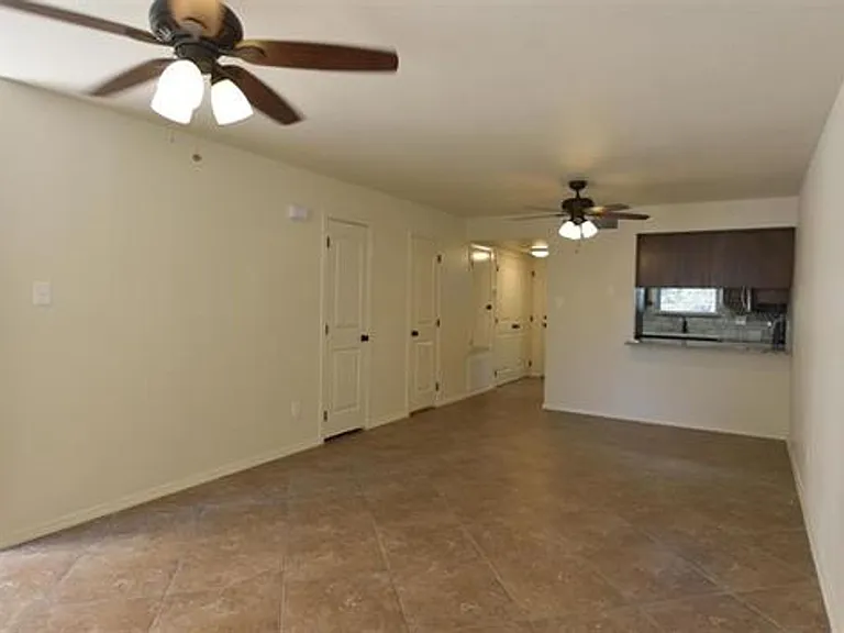 111C Rhonda St — Photo 2