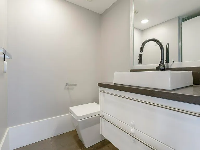 1201 Marinaside Cres #2 — Photo 10