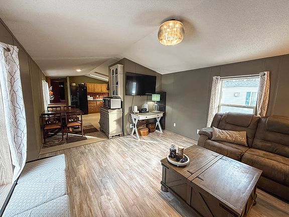 3rd image of 3 Baxter Place