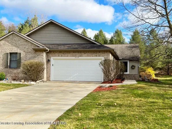 6220 Timber View Dr, East Lansing, MI 48823