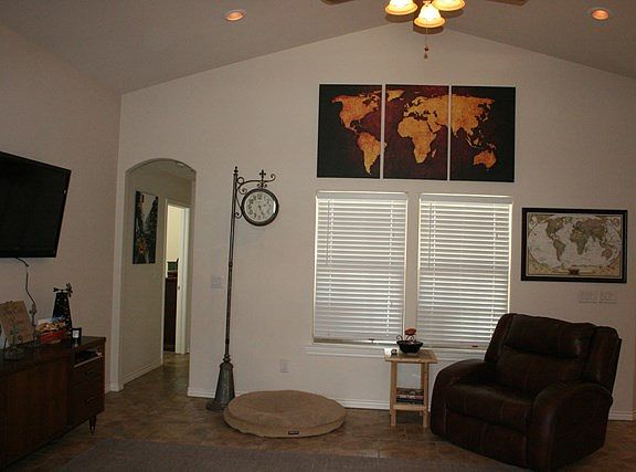 5th image of 1404 E Pecan Ave