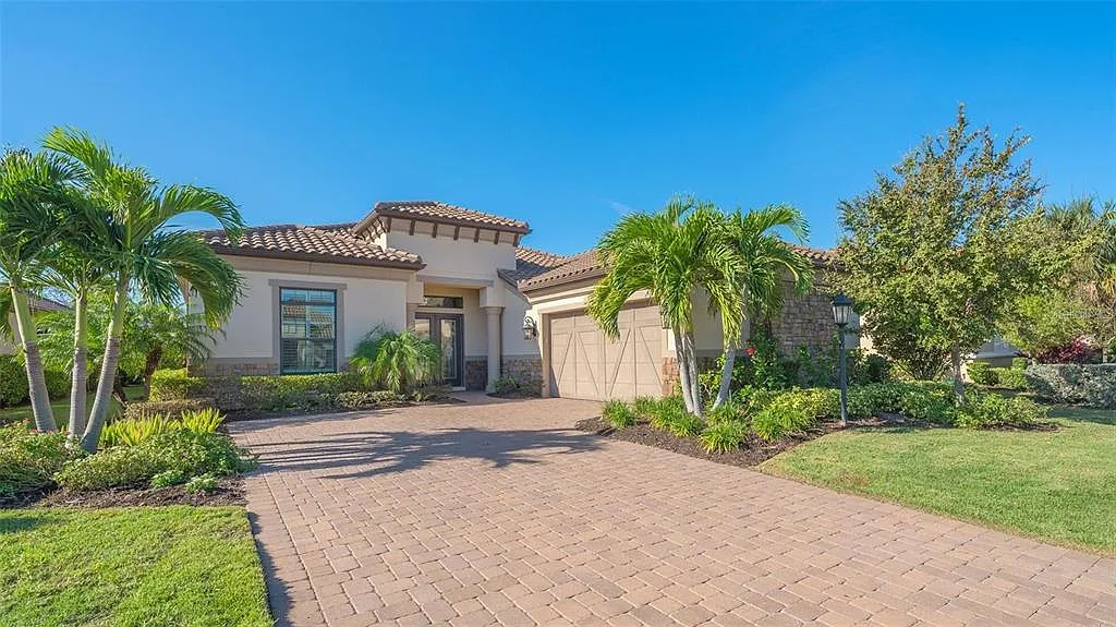 3 bed, 3.5 bath, 2898 sqft, $10,000 — Photo 1