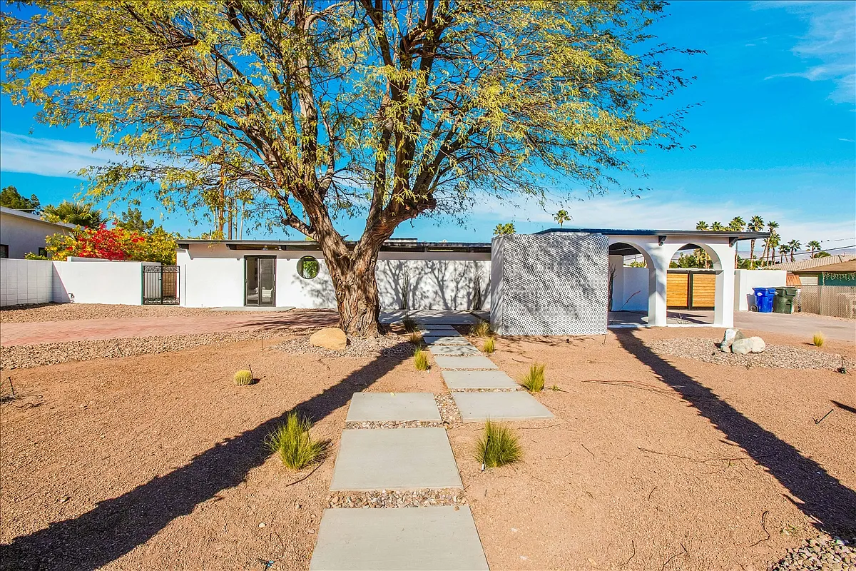 3 bed, 1225 sqft, $4,000 — Photo 1