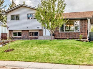 211 N Oakridge Pl SW, Calgary, AB T2V 1V2