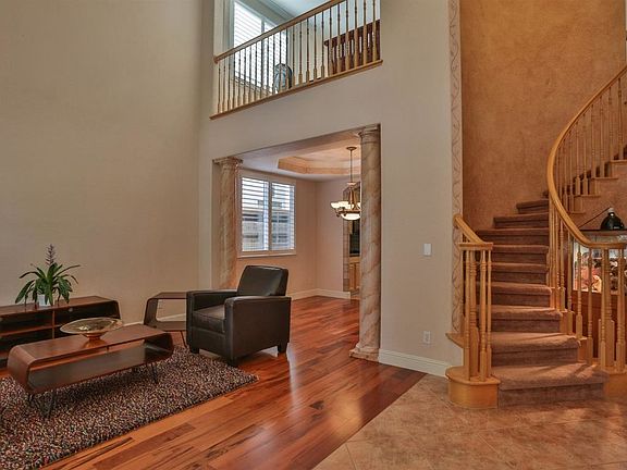 5th image of 2549 Campden Way