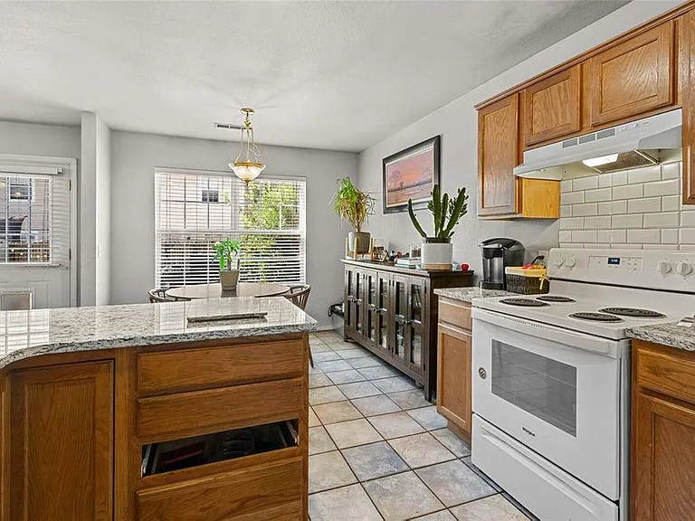 907 W Peachtree Dr — Photo 9