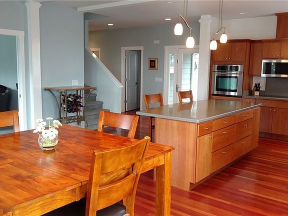 5th image of 609 Milwaukee Dr