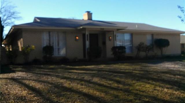 1st image of 709 Cambridge Dr